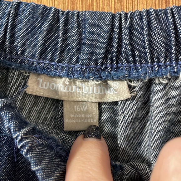 Cute mid weight modified skirt with lace and pockets ! - Picture 2 of 6